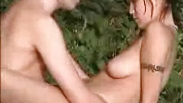 ქმარი მასწავლებელი, დაიჭირეს watch porn ფილმები მეუღლესთან ერთად, და შემდეგ მან მომცა ქათამი პირში საწოლი.