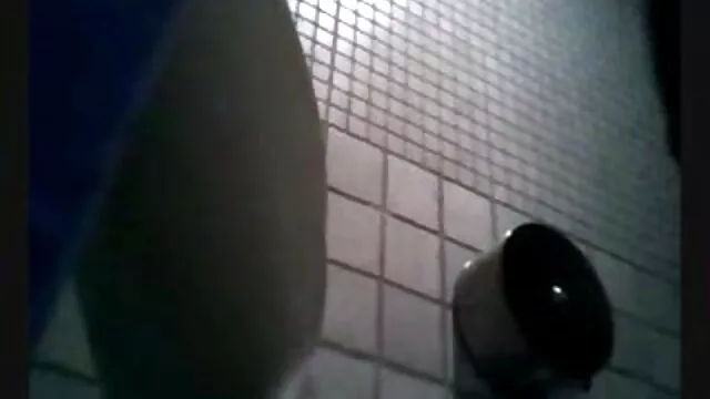ისინი აღმოჩნდა peeping ტომ იაპონელი ხოლო მან ითამაშოს
